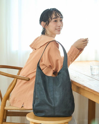 浅草発！Kanmiの上質レザーアイテムで通勤も普段使いも楽しく。両手が 