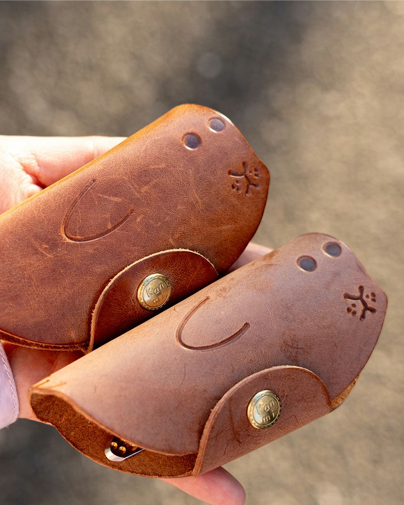 使い始めは白っぽくマットですが、使い込むとどんどんツヤがでてきます