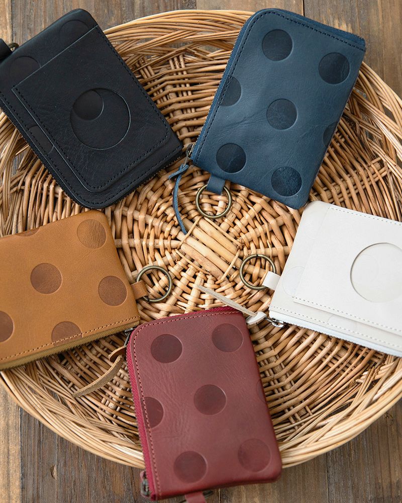 コンパクトにカードをまとめられる「キャンディ L型マルチカードケース