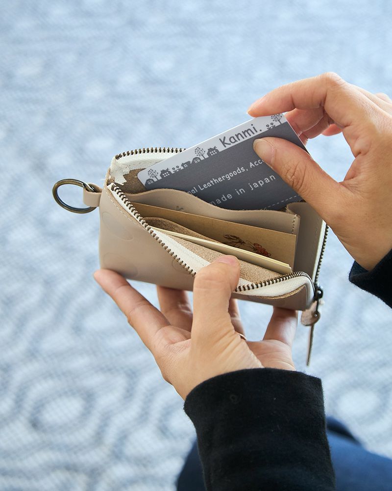 内側にはカードポケットが2つ