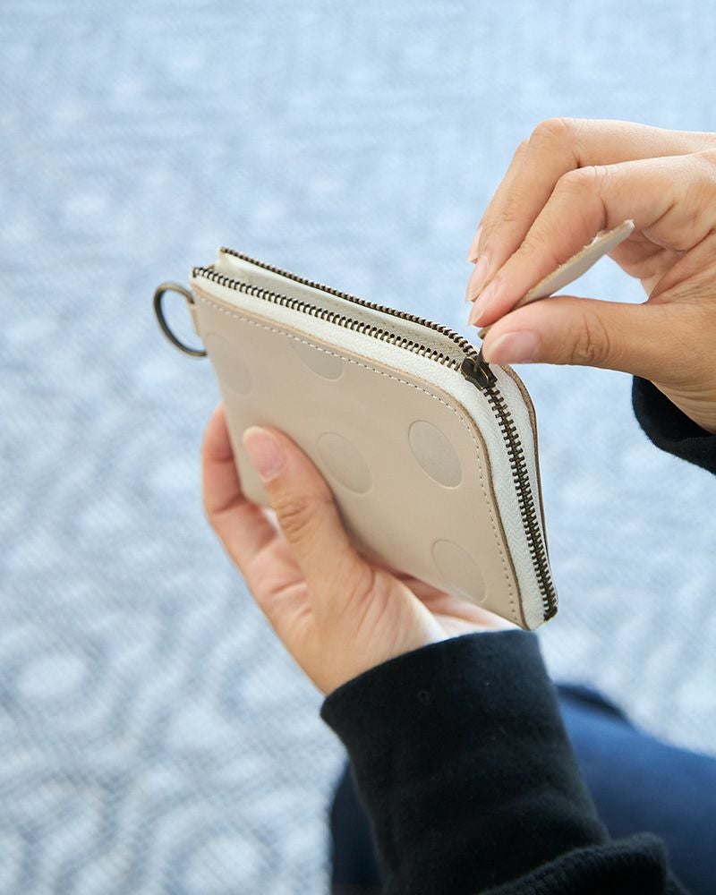 ファスナーの開閉方向が変わりました。