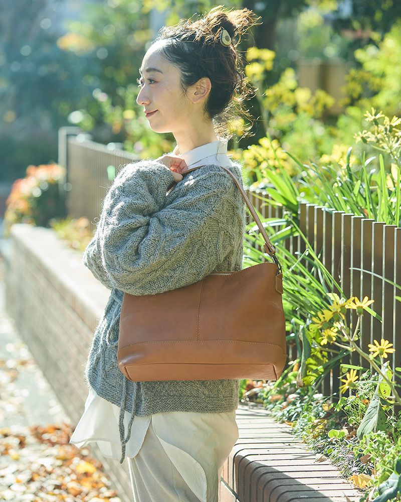 お仕事で忙しい毎日を、そっと応援してくれるようなしっかりもののバッグ