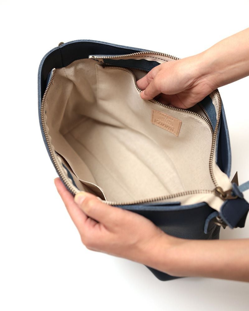 大切なものはファスナーポケットに