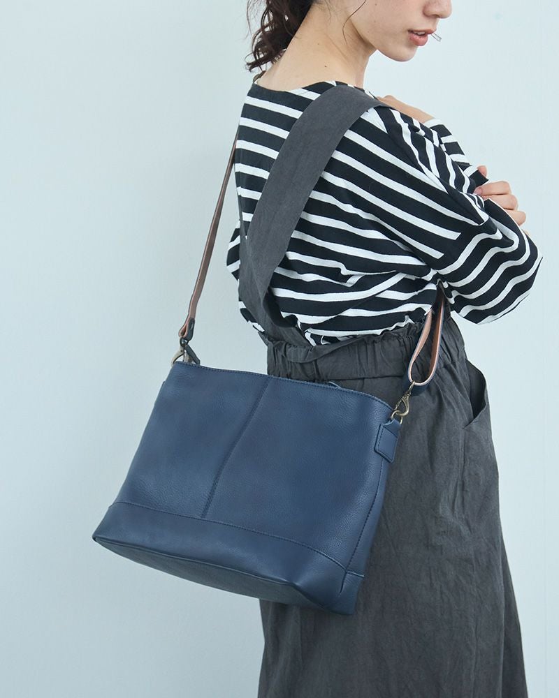 「itsu mono ショルダーバッグ」ネイビー