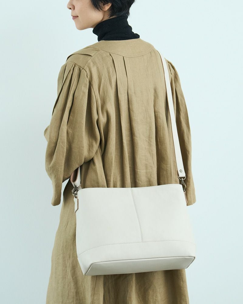 「itsu mono ショルダーバッグ」クリーム