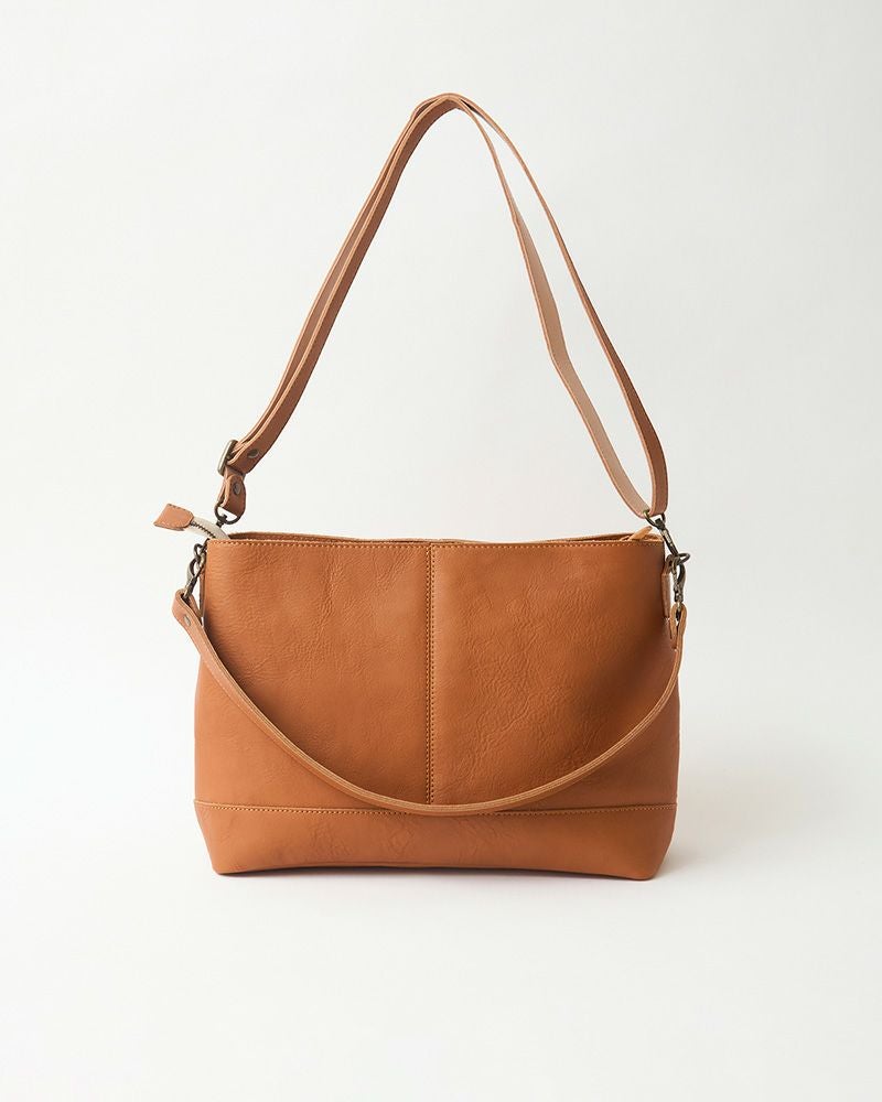 ダブルショルダーが、毎日のコーデのさりげないアクセントに