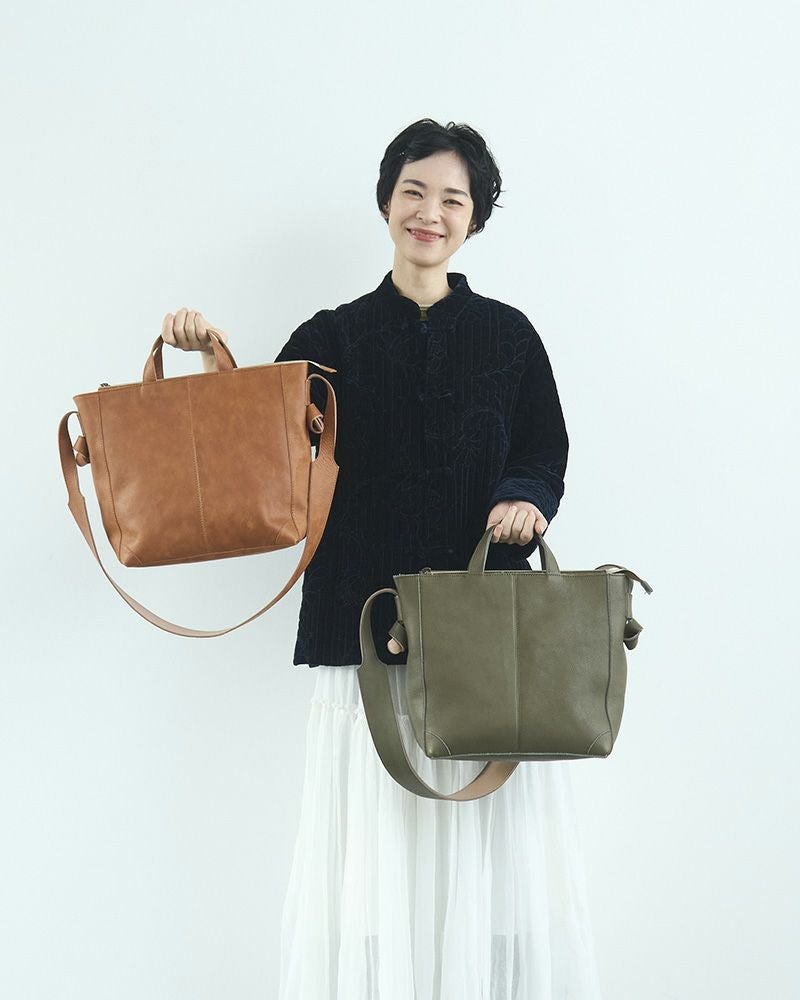 男性が持ってもかっこいい、ふたりのショルダーバッグ