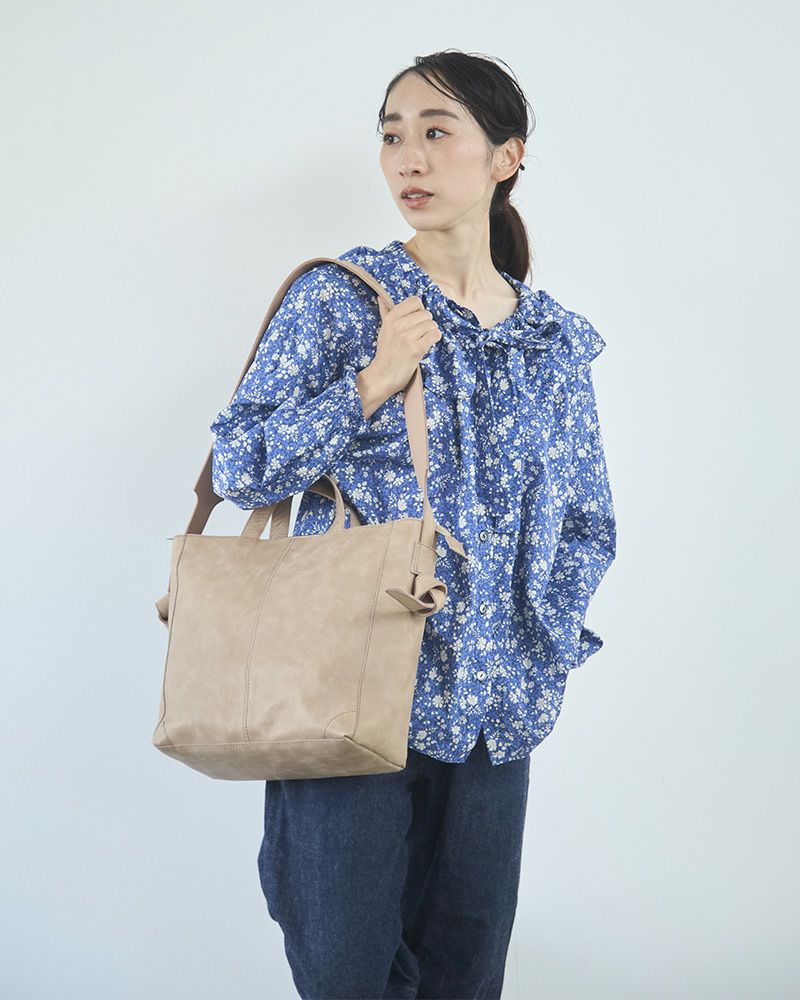 ちょうどいい収納力「fuwariトートショルダーバッグ (M)」 | Kanmi