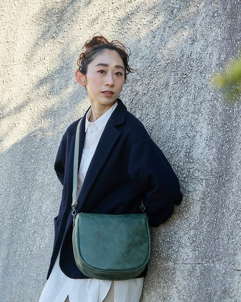 メンズの休日バッグにぴったりなシンプルかっこいいショルダーバッグ