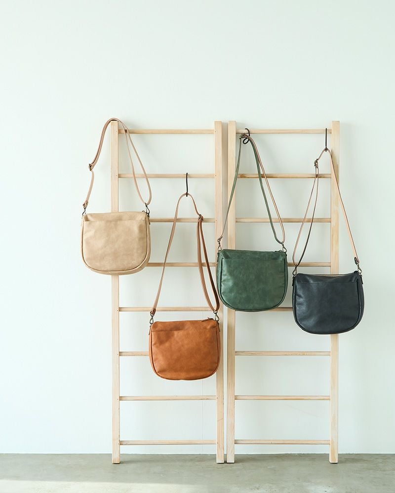 すっきりとかっこいい、メンズライクな「fuwari ショルダーバッグ