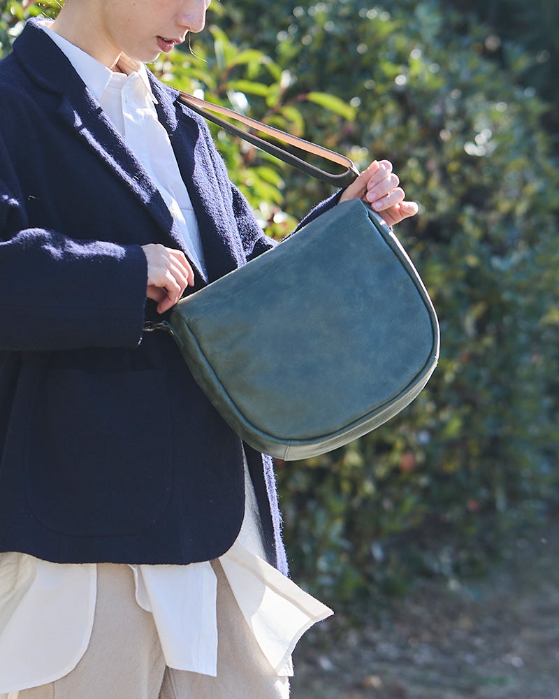 すっきりとかっこいい、メンズライクな「fuwari ショルダーバッグ