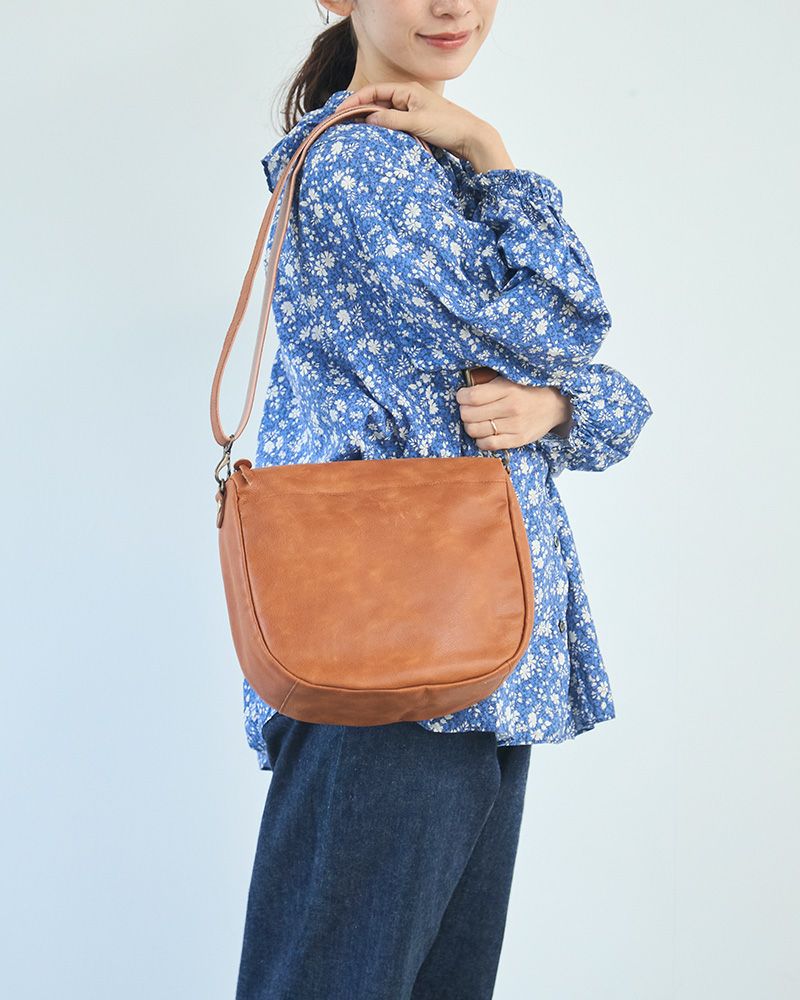 「fuwari ショルダーバッグ」キャメル