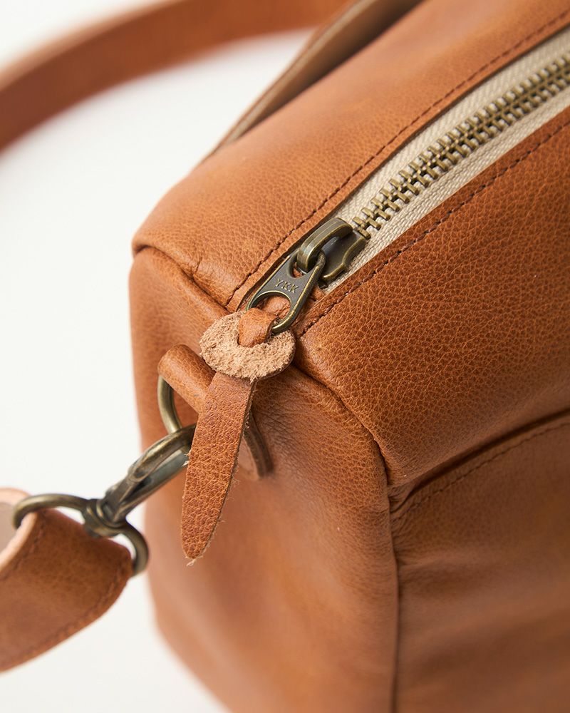 すっきりとかっこいい、メンズライクな「fuwari ショルダーバッグ