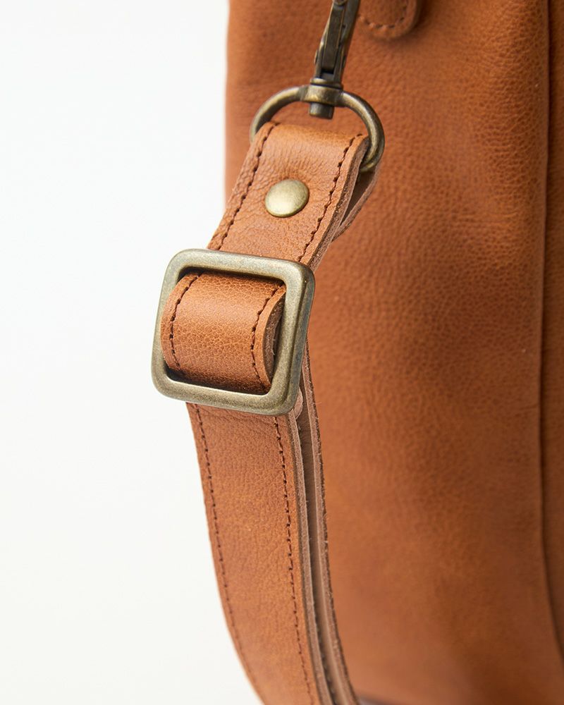 「fuwari ショルダーバッグ」キャメル