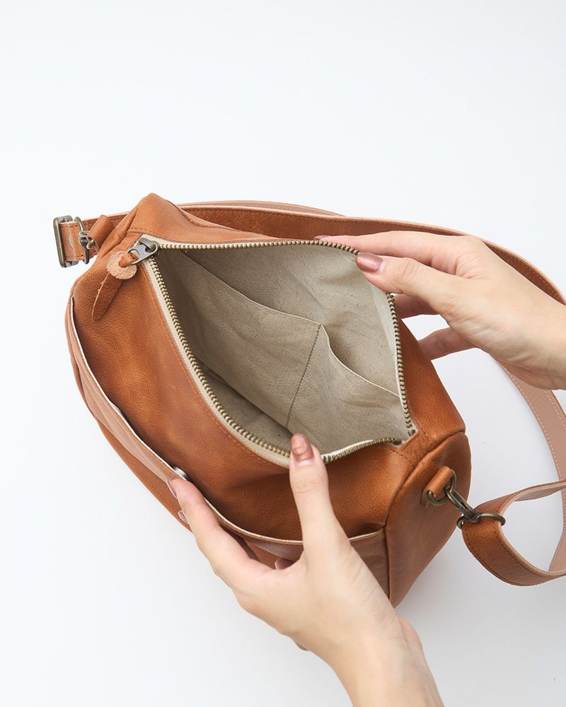 【新品】Kanmi. カンミ メンズライクfuwari ショルダーバッグ すっきりとかっこいい、メンズライクな「fuwari ショルダーバッグ
