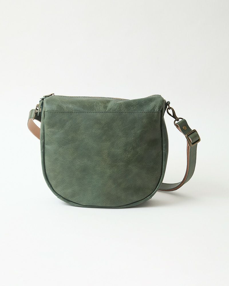 すっきりとかっこいい、メンズライクな「fuwari ショルダーバッグ