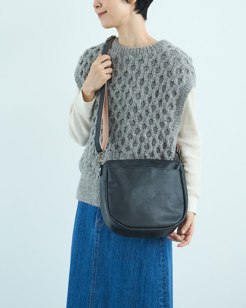 すっきりとかっこいい、メンズライクな「fuwari ショルダーバッグ