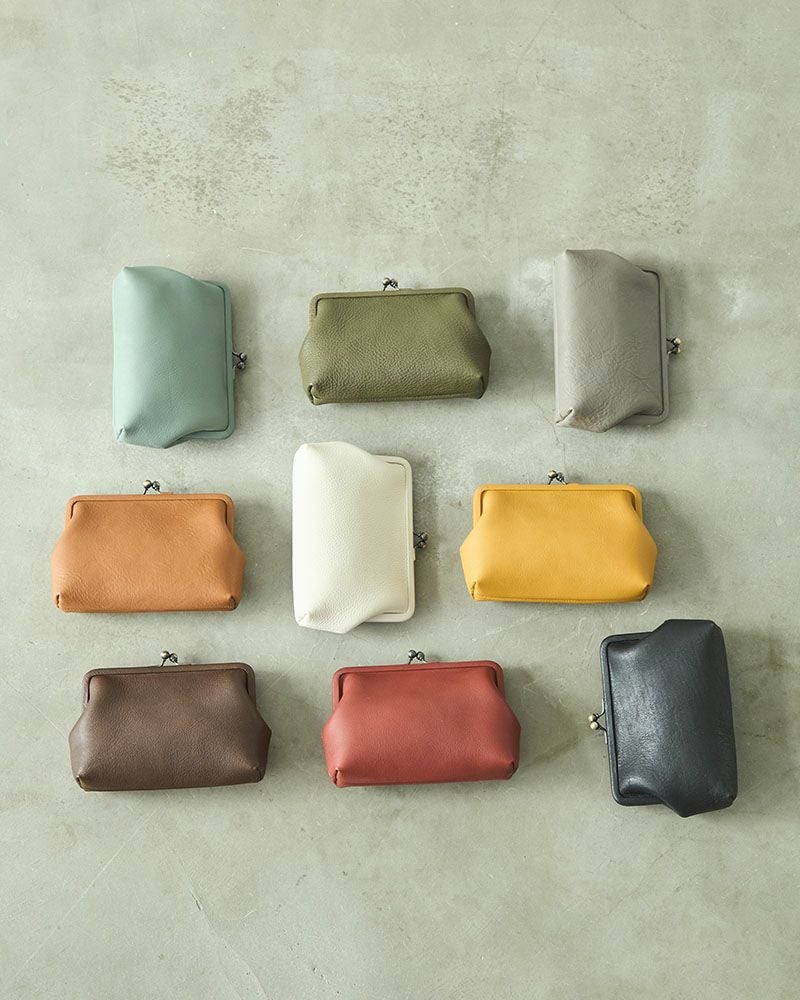 itsu mono がま口ポーチ(M)：1段目左から キャットブルー・グリーン・ピュアグレー 2段目左から キャラメル・クリーム・マスタード 3段目左から ダークブラウン・レッド・ブラック