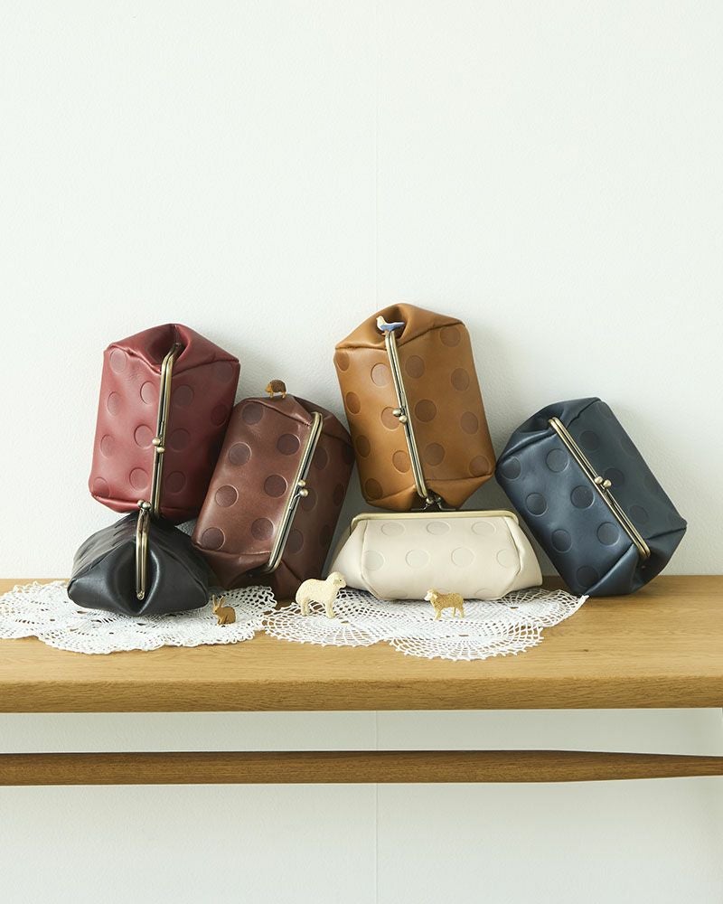 キャンディ バルーンがま口ポーチ: 左から時計回りに チェリーレッド ダークブラウン アッシュグレー ネイビー バニラ ブラック