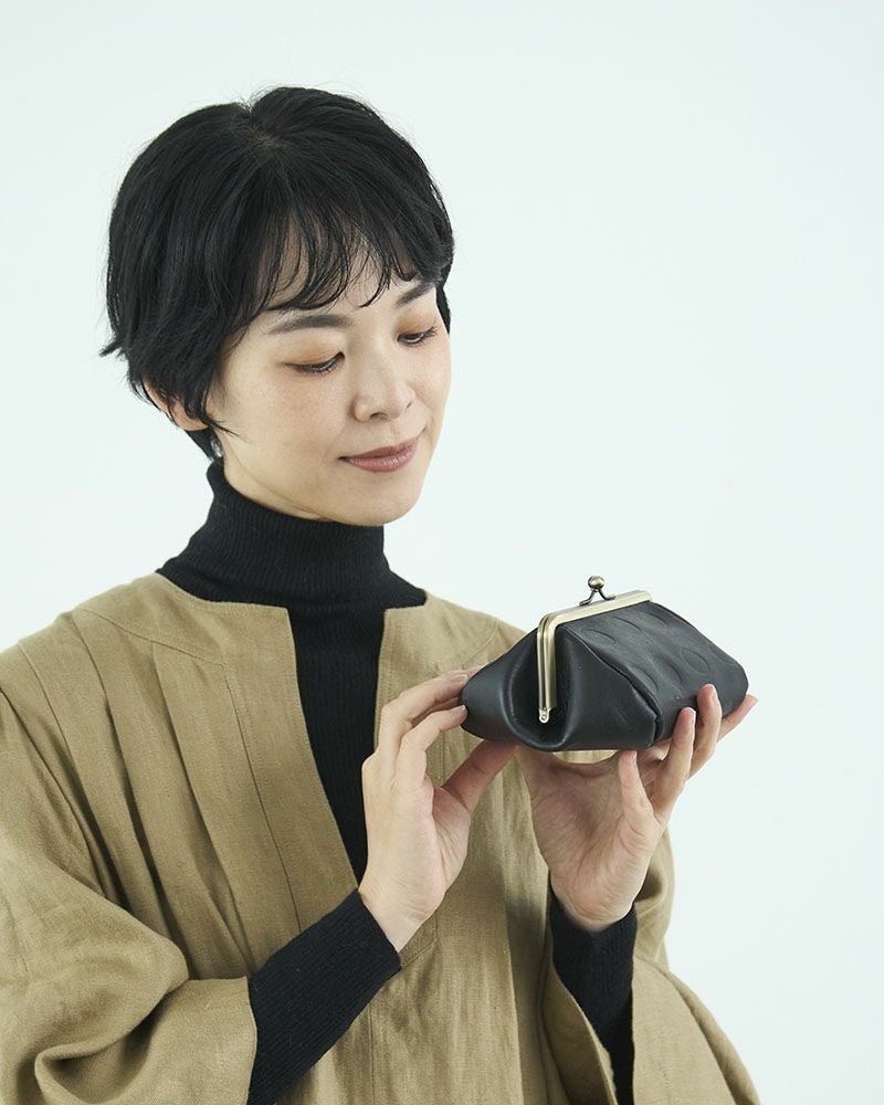 ふっくら形状でたっぷり入る「キャンディ バルーンがま口ポーチ