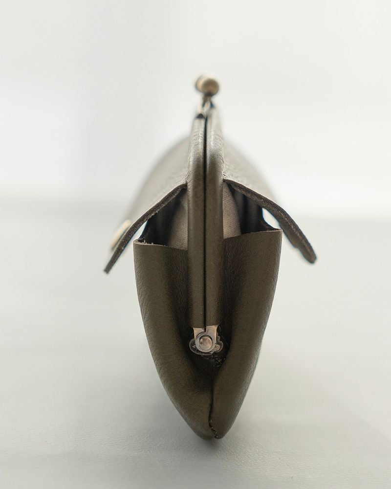 両面についたポケットでたっぷり収納できる