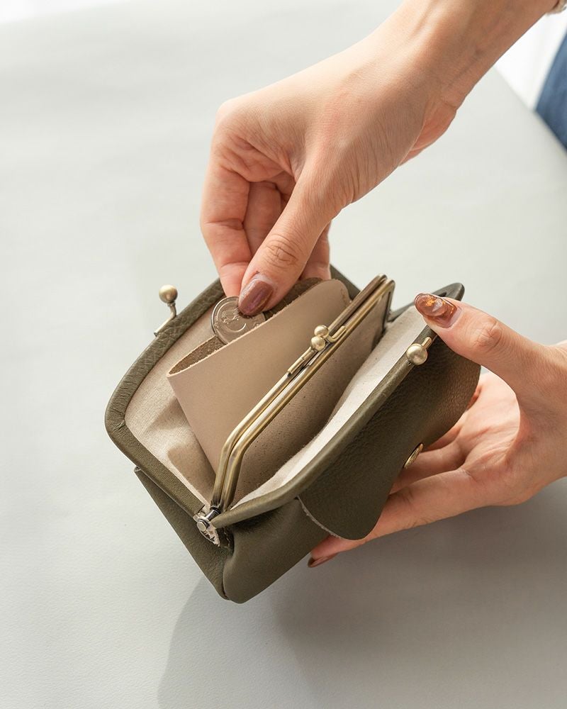 仕切りポケット（別売）も収納可能「itsu mono ルーフ親子がま口」