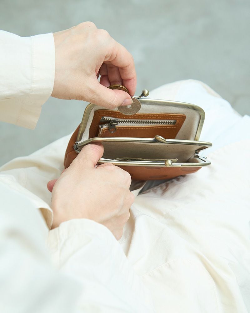 「キャンディ ふたごがま口ポーチウォレット」キャラメル