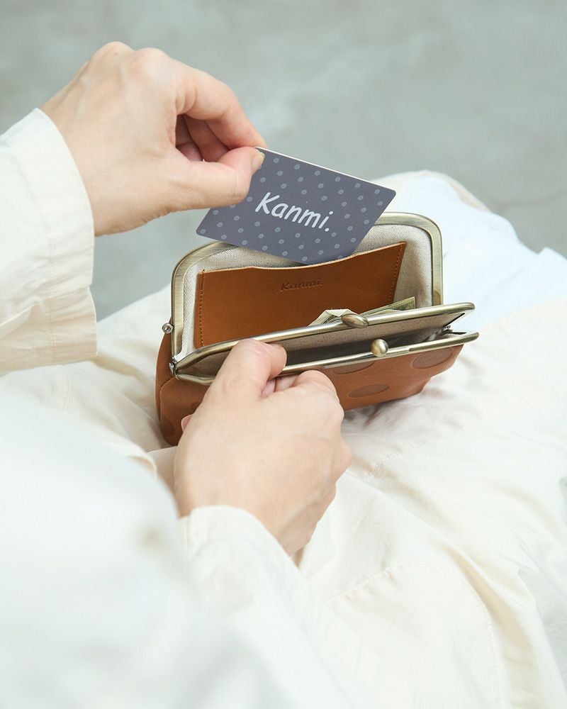 「キャンディ ふたごがま口ポーチウォレット」キャラメル