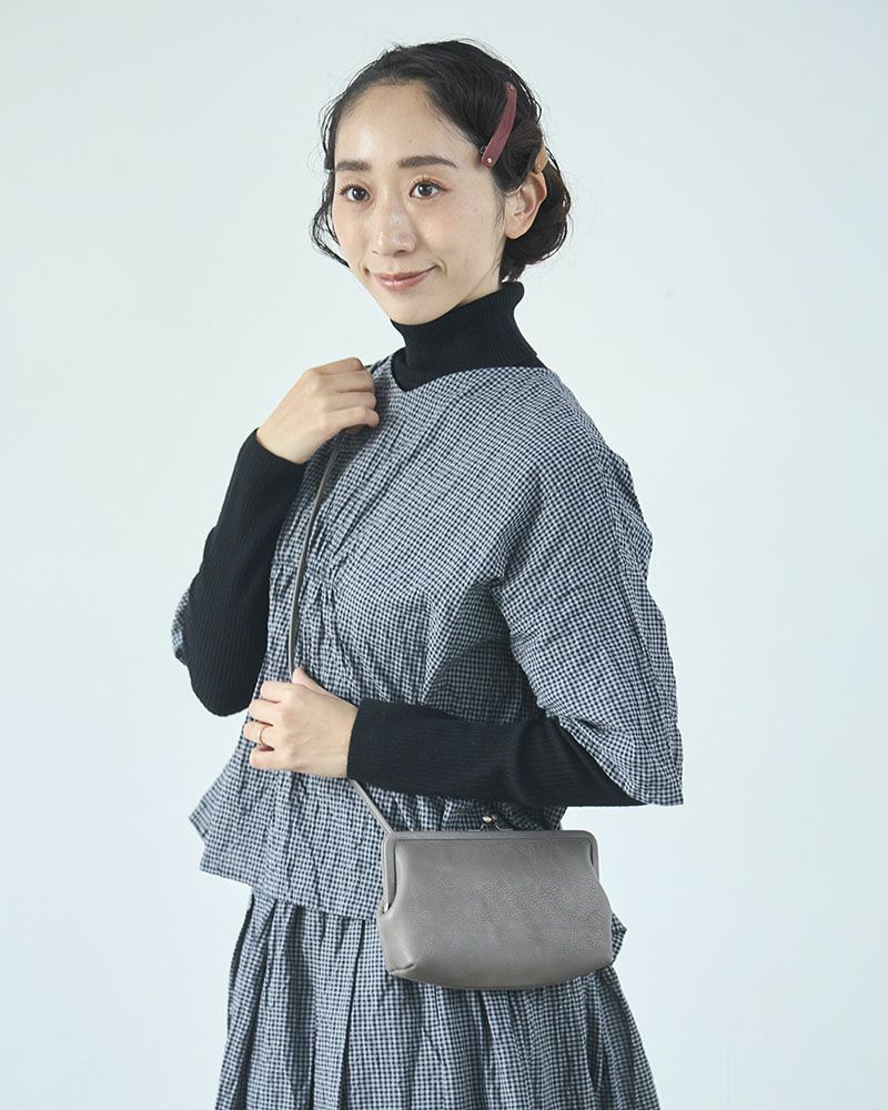 itsu mono トラベルがま口ポシェット　ピュアグレー