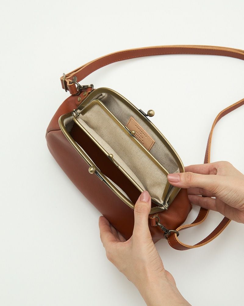 雨の日も晴れの日も寄り添う「All story がま口ポシェット」