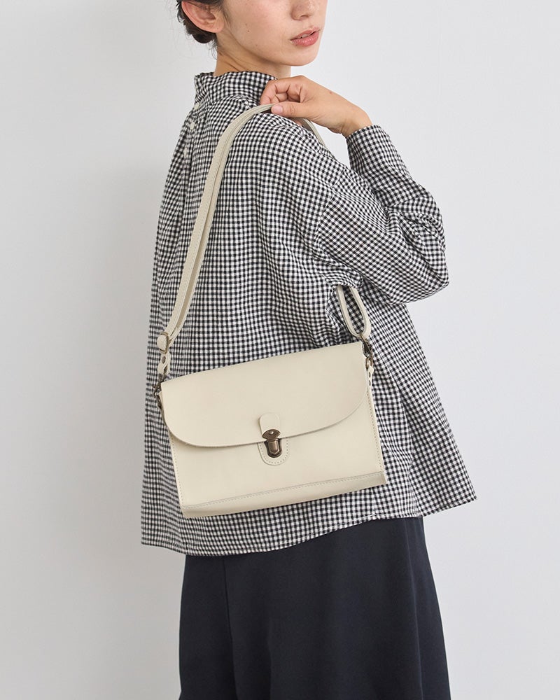 シンプルですっきり大人可愛いポシェット（バニラ）