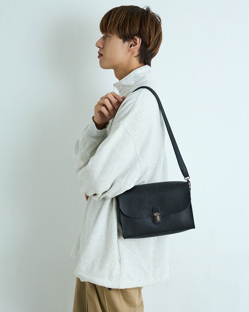 落ち着いた印象でどんな服にも合う定番のブラック