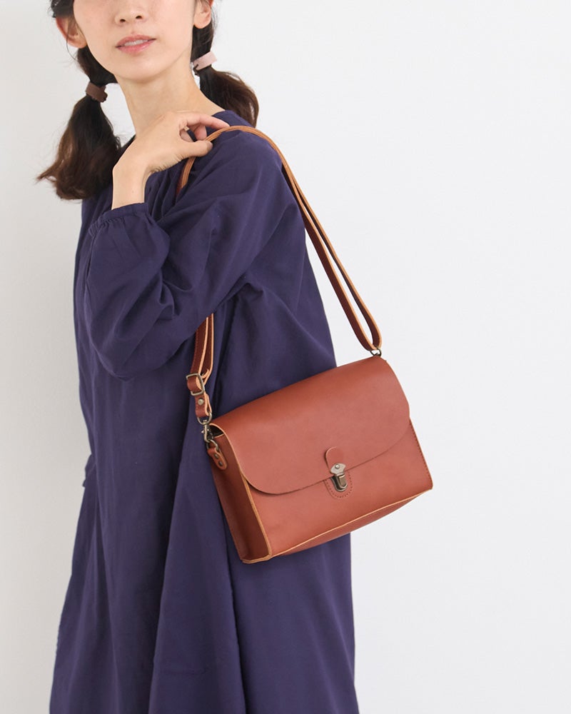 レトロかわいい差し込み金具のポシェット(レンガ)