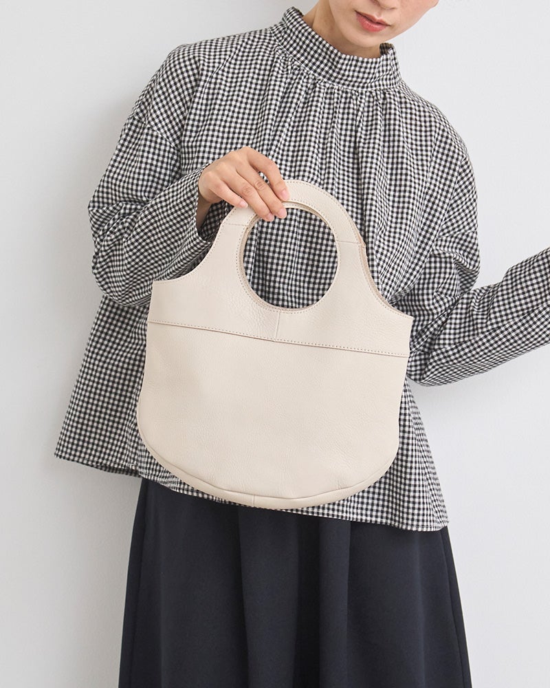 ころんとした丸いフォルムに癒されるドーナツみたいな持ち手のバッグ（クリーム）