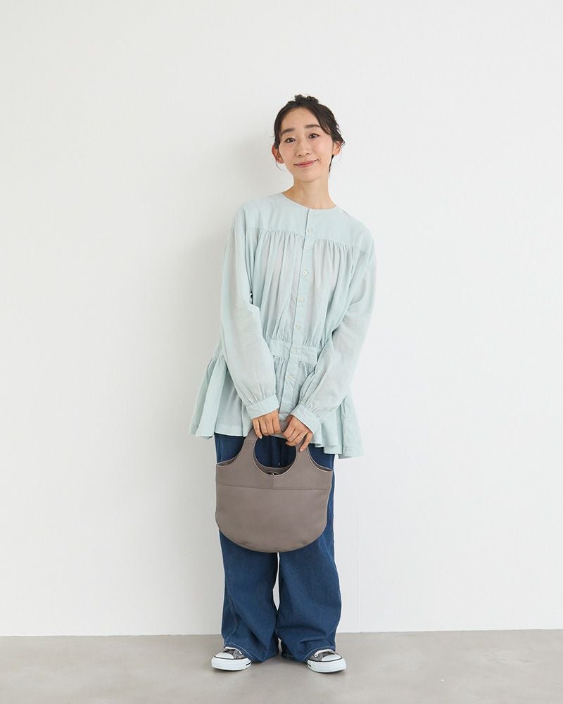 コロンとしたフォルムがコーディネートのアクセントに