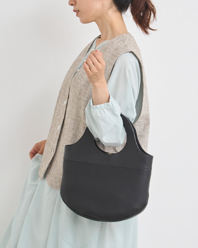 可愛らしい形をきゅっと引き締めてくれるブラック