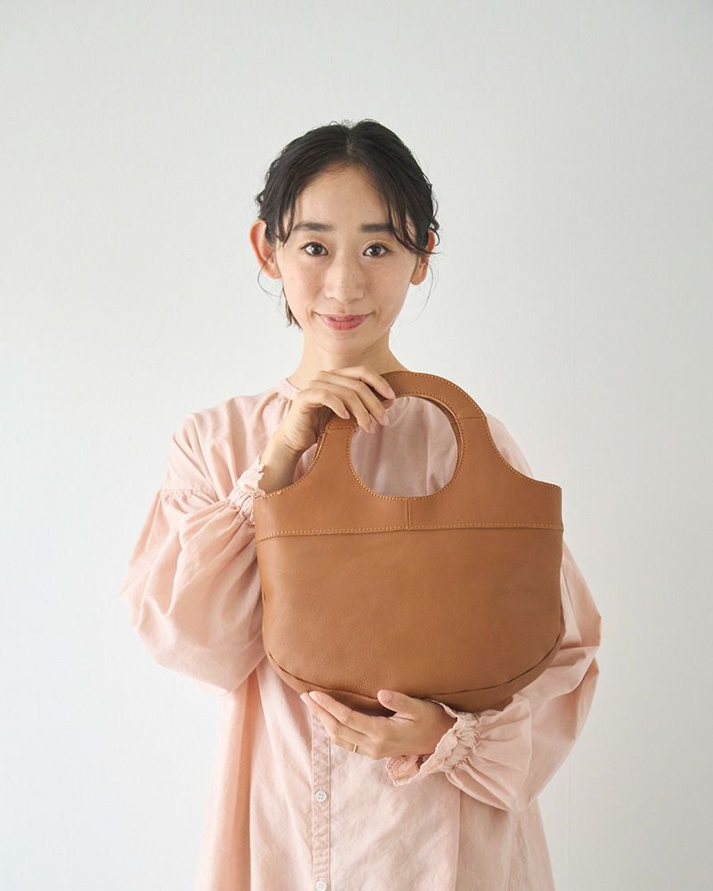 革らしい風合いが楽しめるキャラメル