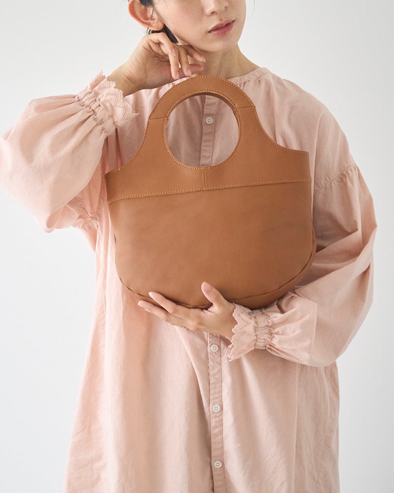 革らしい風合いが楽しめるキャラメル