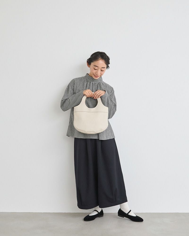 実はどんな洋服にも合わせやすく使いやすいクリームカラー