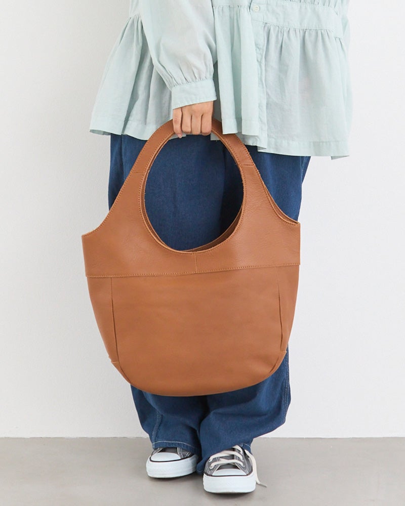 明るめのキャラメルカラーはコーディネートのアクセントにも