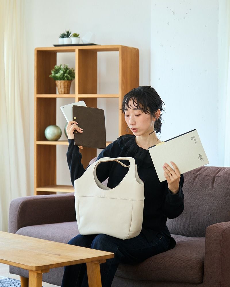 必要な書類などもしっかり入るサイズ感