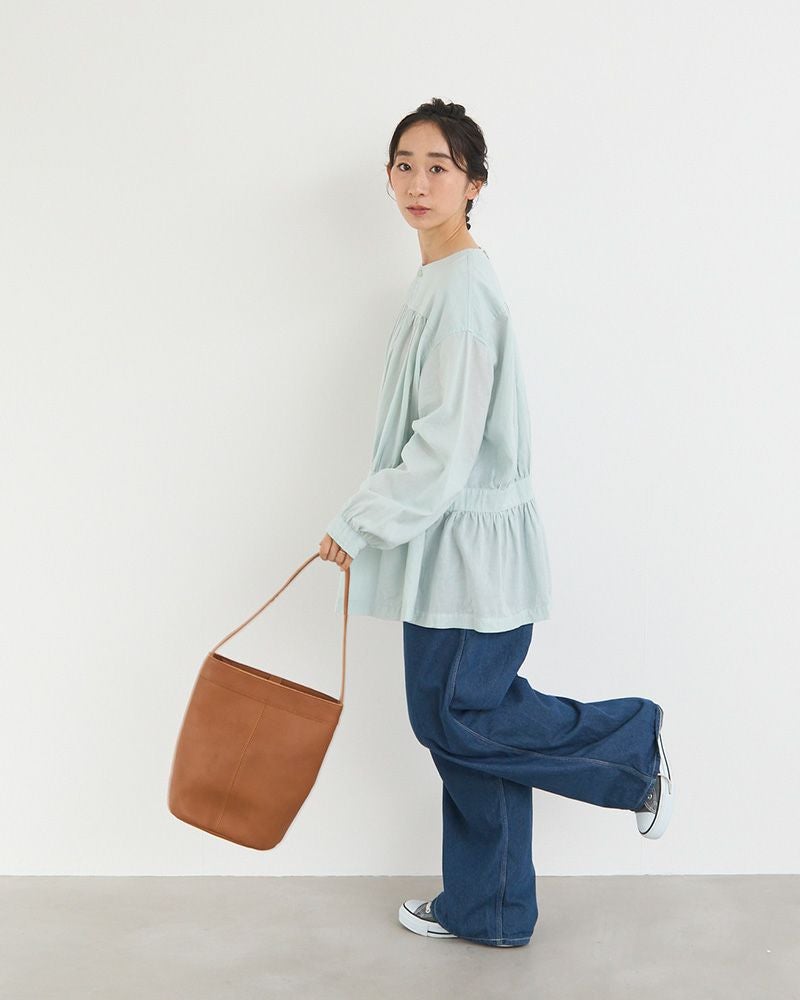 普段着にさっと持つだけで上品カジュアルに仕上がるバッグ