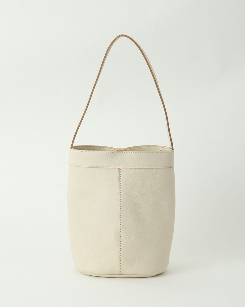 たっぷり入れても形が崩れにくいバケツ型