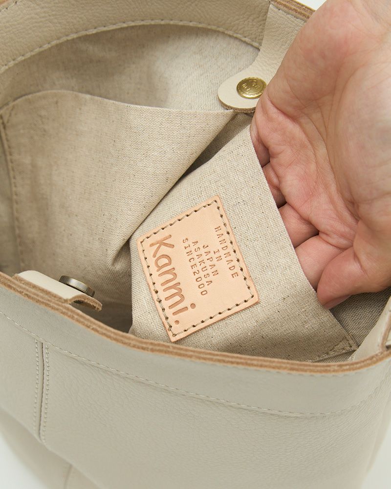 内布にはKanmiのオリジナルレザータグつき