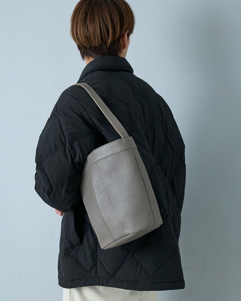 冬用アウターでも肩掛けしやすいトートバッグ