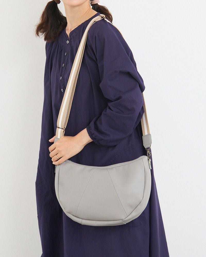 【新品】Kanmi. AII story ハチワレ ショルダーバッグ グレー ちょうどよく整う、私に「All story ハチワレショルダーバッグ