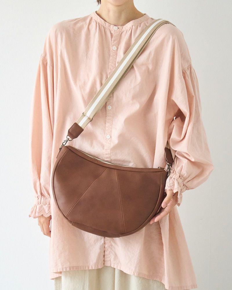 大人可愛いのに上質な革の質感を感じさせるダークブラウン