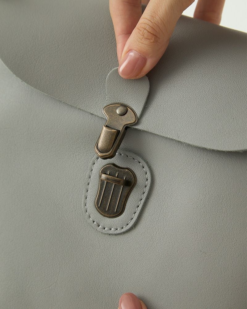 雨の日も晴れの日も寄り添う「All story がま口ポシェット」