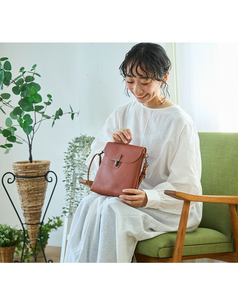 雨の日も晴れの日も寄り添う「All story がま口ポシェット」