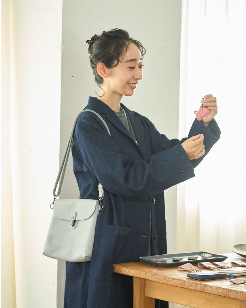 雨の日も晴れの日も寄り添う「All story がま口ポシェット」